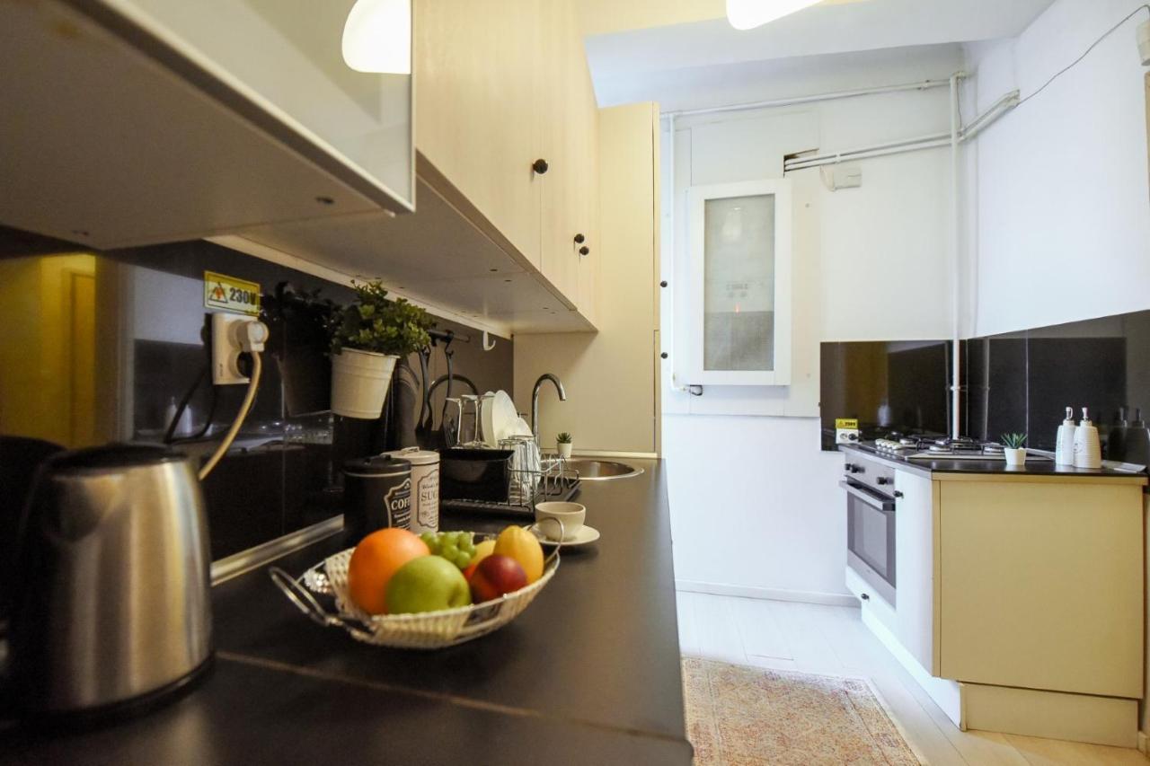 Baroque Splendor: Breathtaking Views & Design Apartamento Bucareste Exterior foto
